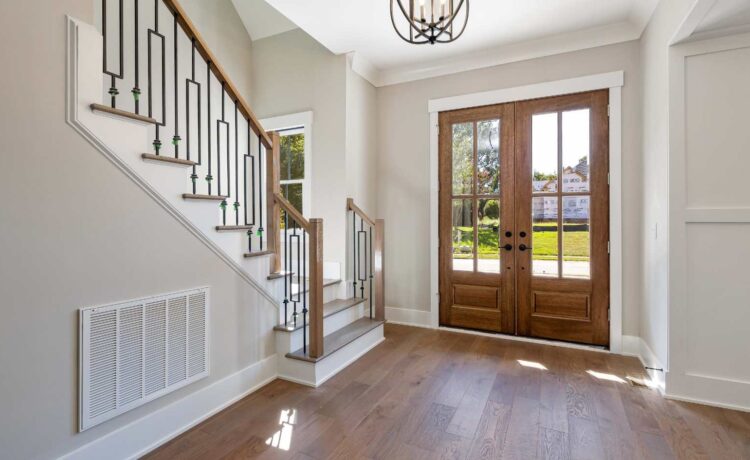 Cum alegi o scară interioară din lemn potrivită locuinței tale